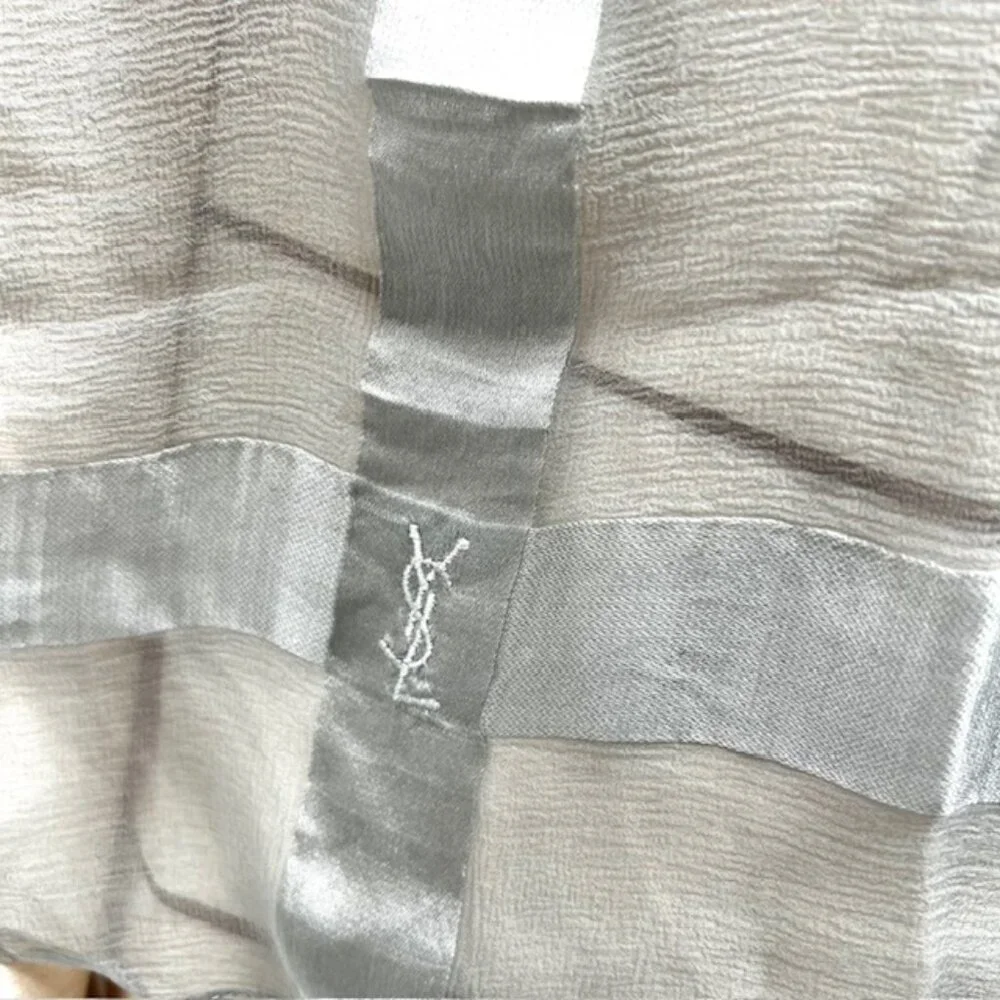 Vigt Yves Saint Laurent Mini Scarf/Handker 100% silk chiffon/satin, 27